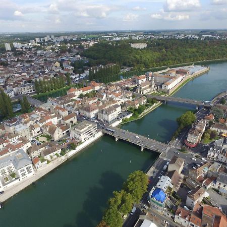 Appartamento Le Petit Melun Esterno foto